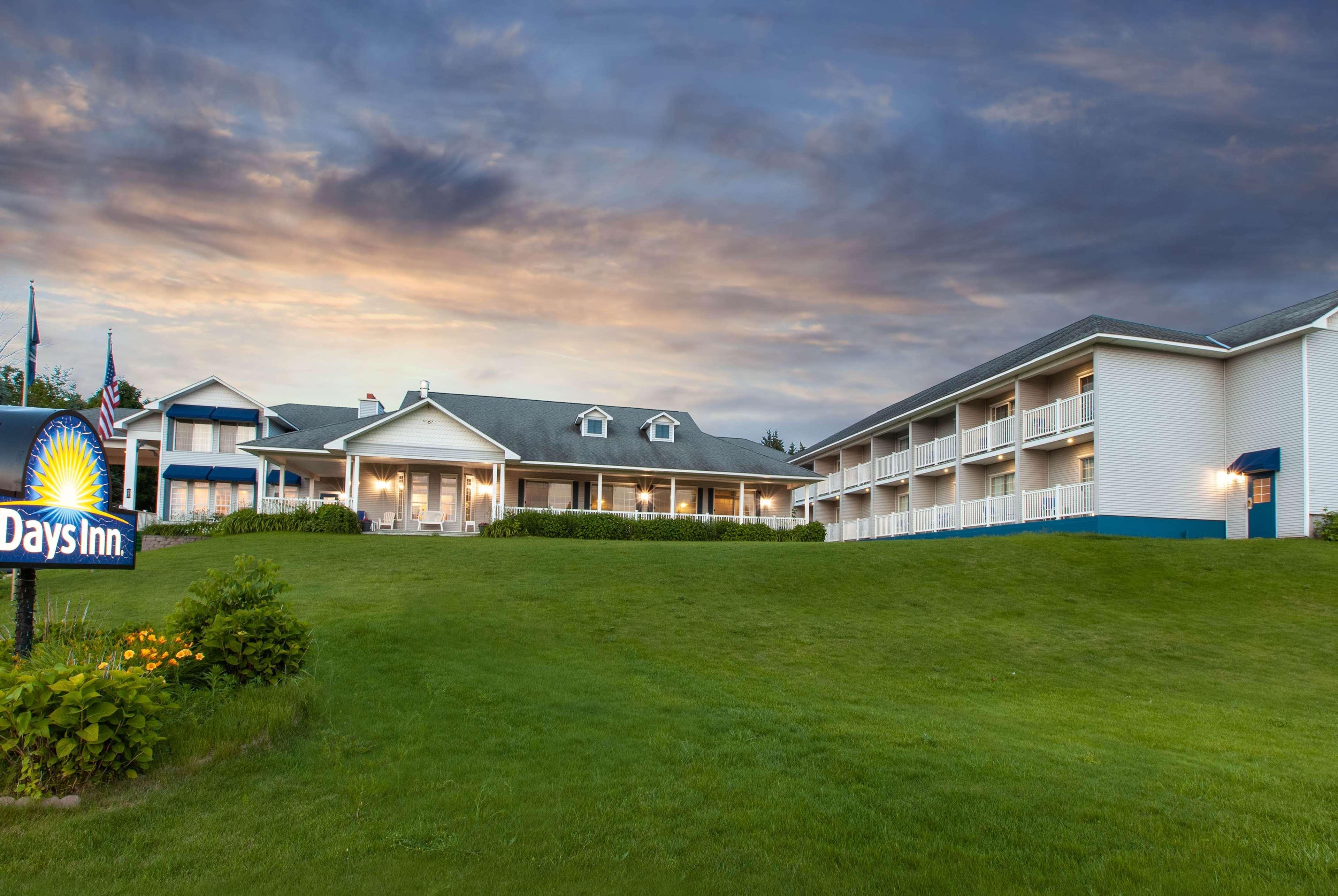 Days Inn By Wyndham Petoskey Εξωτερικό φωτογραφία