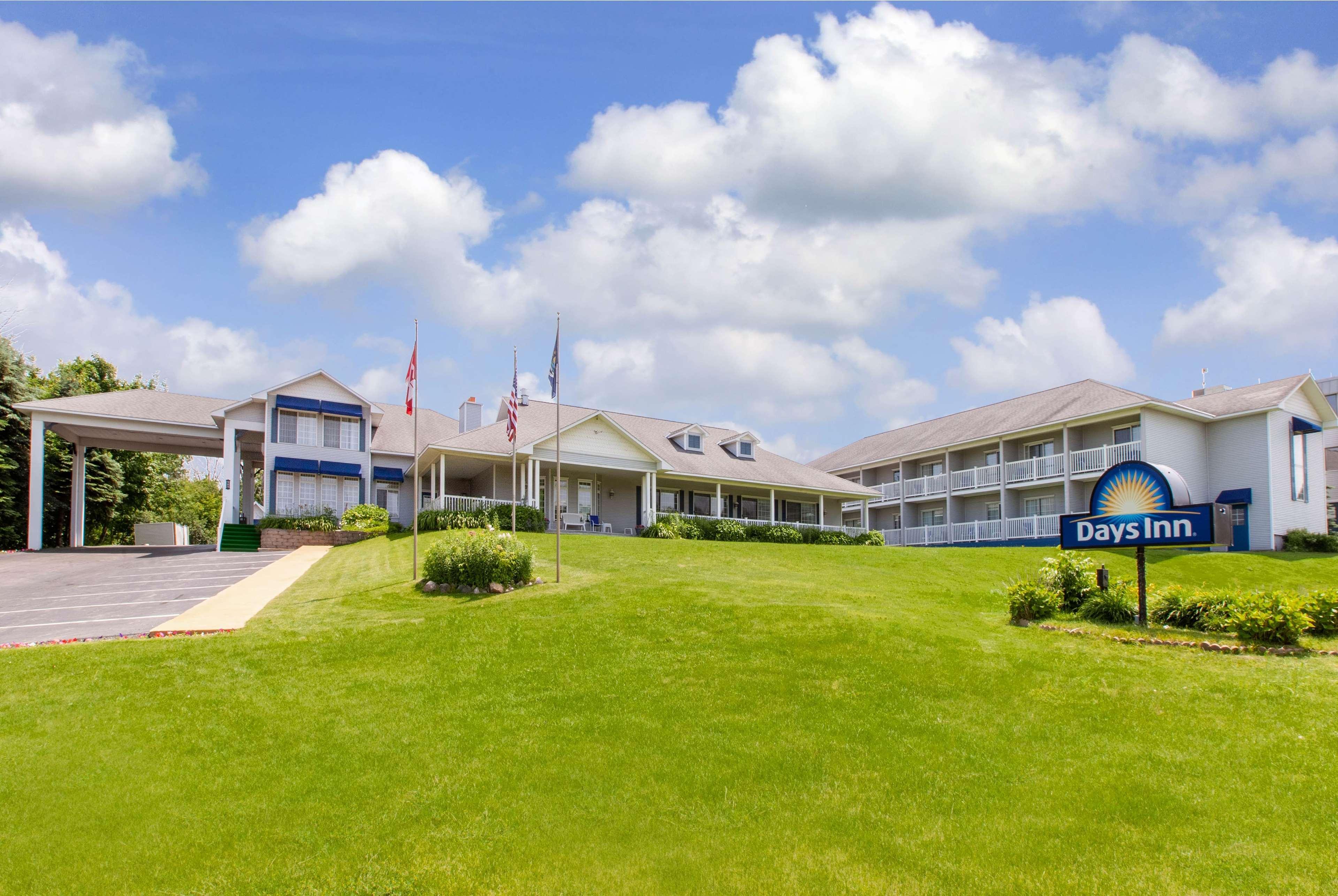Days Inn By Wyndham Petoskey Εξωτερικό φωτογραφία